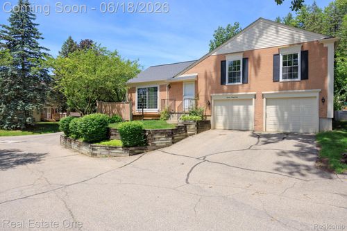 1534 Hidden Valley Ln, Rochester Hills, MI, 48306-4227 | Card Image