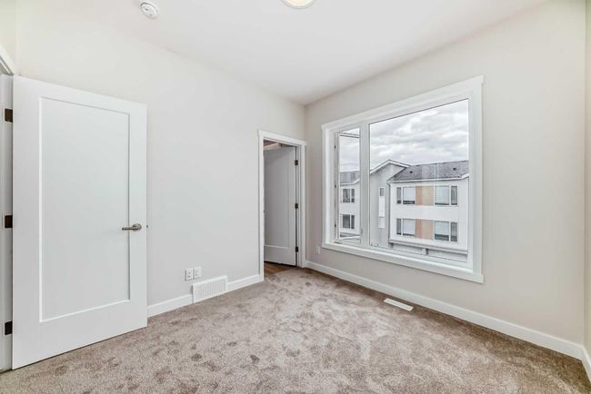 214 Shawnee Square Sw, Townhouse with 2 bedrooms, 3 bathrooms and 3 parking in Calgary AB | Image 25