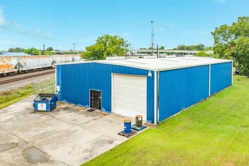 412 S Chenango St, Angleton, TX, 77515-6006 | Card Image