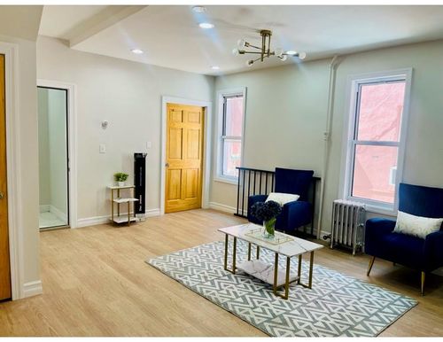 39 E 52nd St, New York, NY, 10022-5935 | Card Image