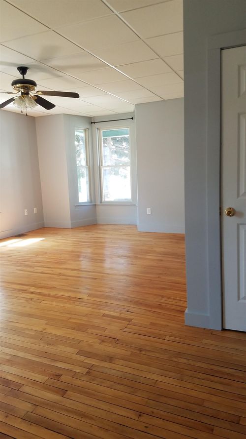 35 Spring St, Newport, VT, 05855-5823 | Card Image