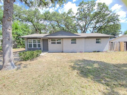 1809 W Sanford St, Arlington, TX, 76012-4524 | Card Image