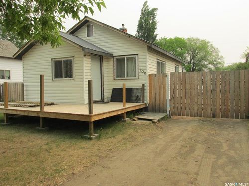 109 Seymour St, Nipawin, SK, S0E1E0 | Card Image