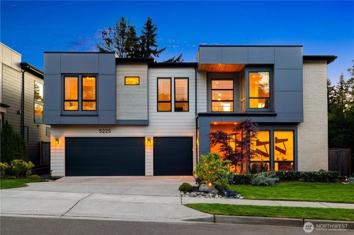 5225 114th Ave Ne, Kirkland, WA, 98033-7711 | Card Image