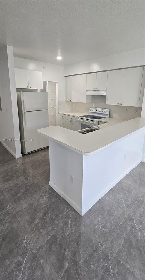 apt-401-11040 Sw 196th St, Cutler Bay, FL, 33157-8492 | Card Image