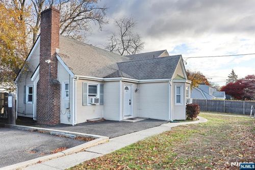 325 New Bridge Rd, Bergenfield, NJ, 07621-4038 | Card Image