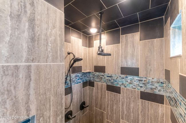 Primary ensuite | Image 15