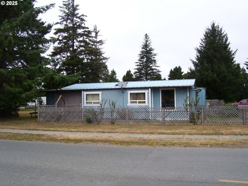 870 11th St Sw, Bandon, OR, 97411-9560 | Card Image