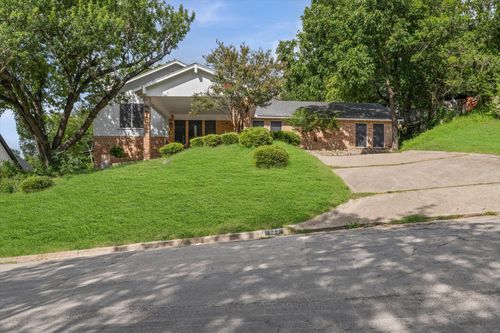 1133 Valley Ridge Dr, Woodway, TX, 76712-2427 | Card Image