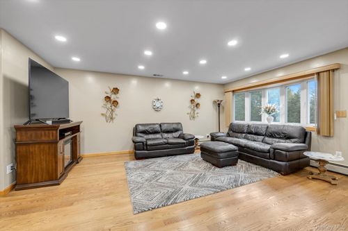 326 4th St, East Northport, NY, 11731-2930 | Card Image