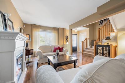 56 Chicory Cres, Townhouse with 3 bedrooms, 1 bathrooms and 1 parking in Saint Catharines ON | Image 3