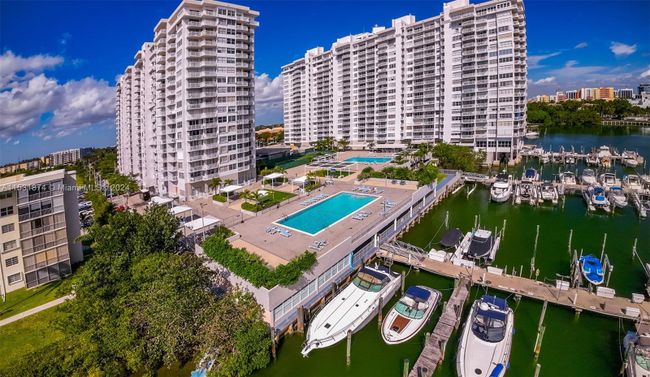 PH04 - 18011 Biscayne Blvd, Condo with 2 bedrooms, 2 bathrooms and null parking in Aventura FL | Image 1