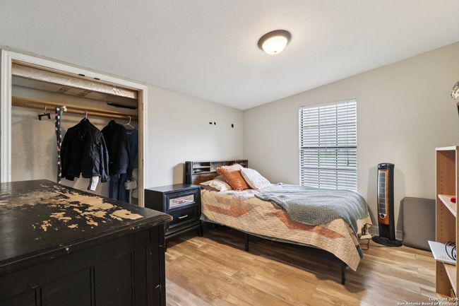 503 Mockingbird Ln, House other with 3 bedrooms, 2 bathrooms and null parking in Devine TX | Image 22