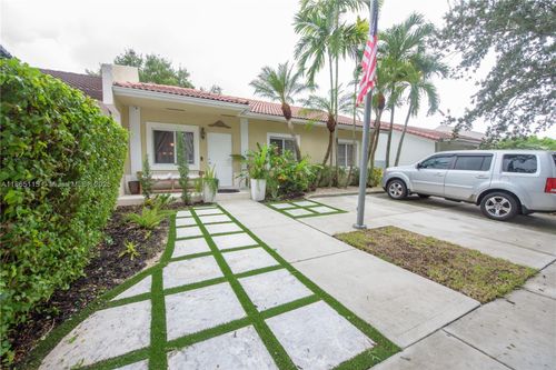 935 Ne 13th Ave, Homestead, FL, 33033-4519 | Card Image