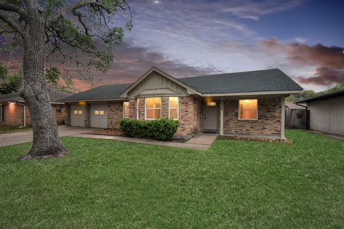 8022 Sharpview Dr, Houston, TX, 77036-6454 | Card Image