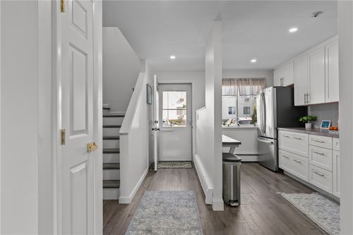 324-66 Girard Ave, Newport, RI, 02840-1168 | Card Image