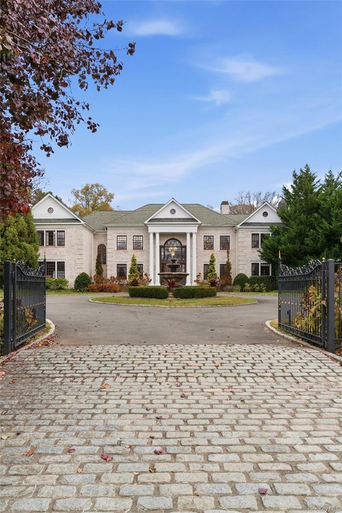 35 Chicken Valley Rd, Glen Head, NY, 11545-2103 | Card Image