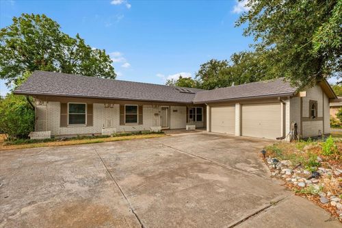 8933 Kincaid Dr, Benbrook, TX, 76116-1303 | Card Image