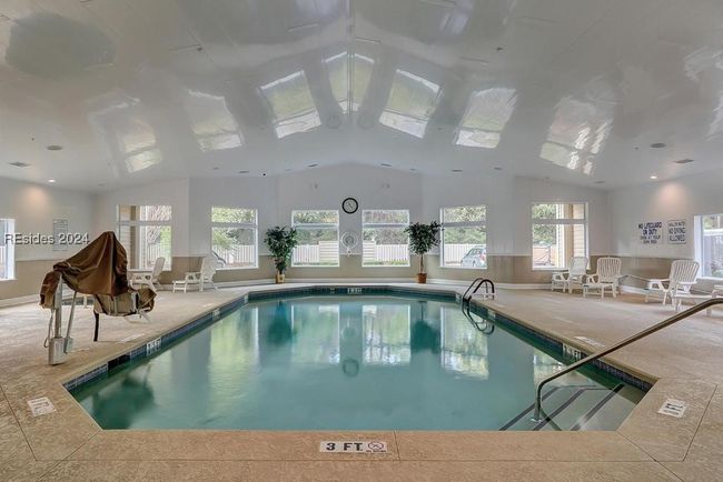 View of swimming pool | Image 20