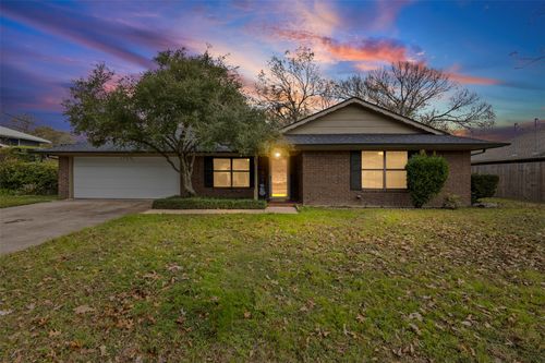 602 N Clay St, Ennis, TX, 75119-2902 | Card Image