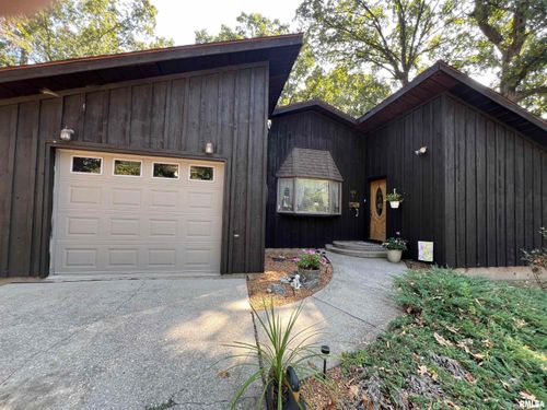 420 N 9th St, Benton, IL, 62812-3081 | Card Image