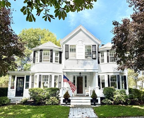 12 Vine St, Manchester, MA, 01944-1347 | Card Image
