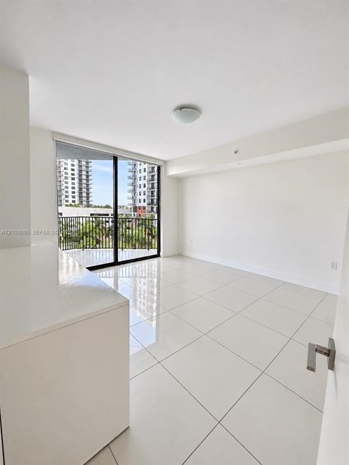 309-5252 85th Ave, Doral, FL, 33166-5322 | Card Image