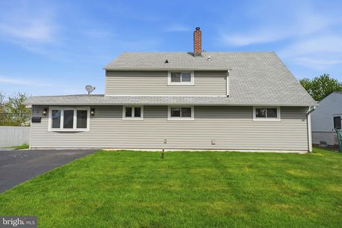 7 Wildflower Rd, LEVITTOWN, PA, 19057-3209 | Card Image