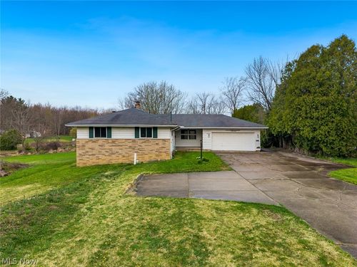19156 Howe Rd, Strongsville, OH, 44136-7649 | Card Image