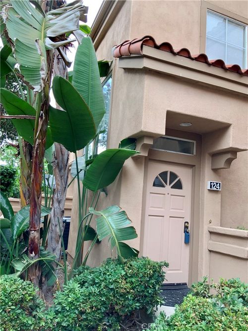 124 Cartier Aisle, Irvine, CA, 92620-5712 | Card Image