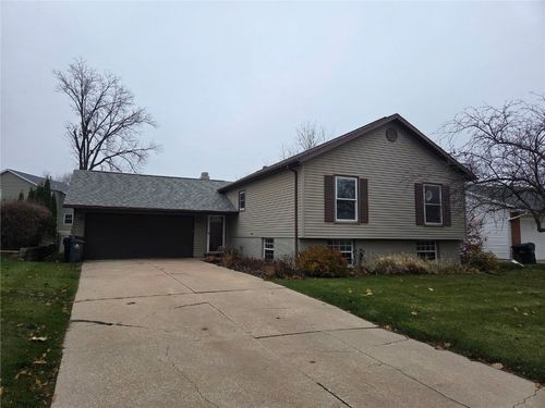 342 Cambridge Dr Ne, Cedar Rapids, IA, 52402-1431 | Card Image