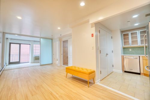 3d-32-86 41st St, Astoria, NY, 11103-3501 | Card Image