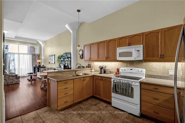 206 - 710 Cotton Mill St, Condo with 2 bedrooms, 2 bathrooms and 1 parking in Cornwall ON | Image 4