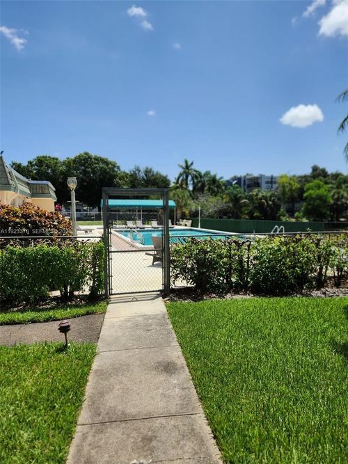 207-4100 N 58th Ave, Hollywood, FL, 33021-1526 | Card Image