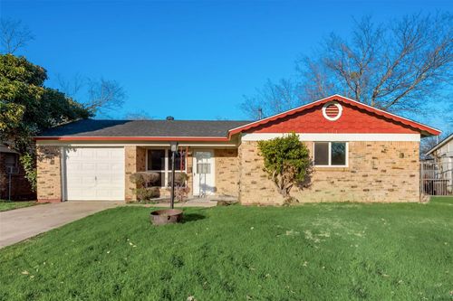 4749 Marshall St, Forest Hill, TX, 76119-7526 | Card Image
