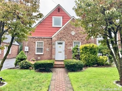 636 Tulip Avenue, House other with 4 bedrooms, 2 bathrooms and null parking in Garden City NY | Image 1