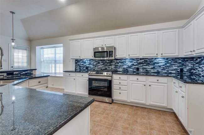 6717 Candlecreek Ln, House other with 4 bedrooms, 2 bathrooms and null parking in Plano TX | Image 16