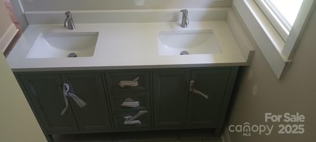 Freestanding Master Vanity | Image 27