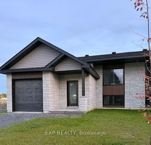 24 S Beech St, South Glengarry, ON, K0C1N0 | Card Image