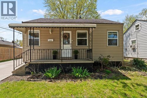 2383 Elsmere Ave, Windsor, ON, N8W2C9 | Card Image