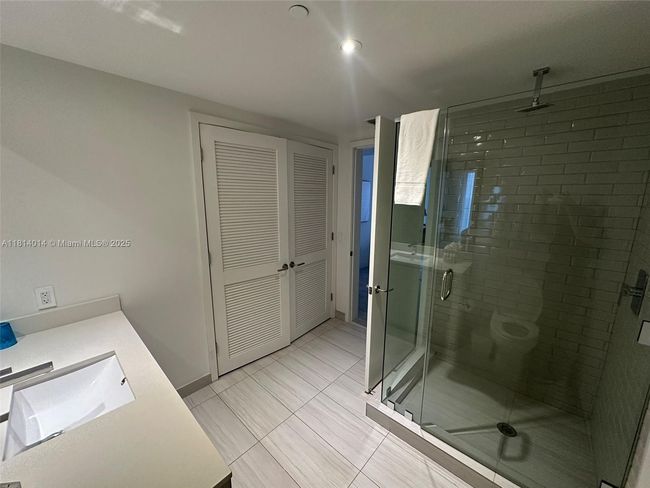 R1707 - 4010 S Ocean Dr, Condo with 2 bedrooms, 2 bathrooms and null parking in Hollywood FL | Image 9