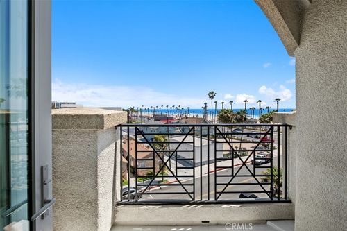 301-200 Pacific Coast Hwy, Huntington Beach, CA, 92648-5161 | Card Image