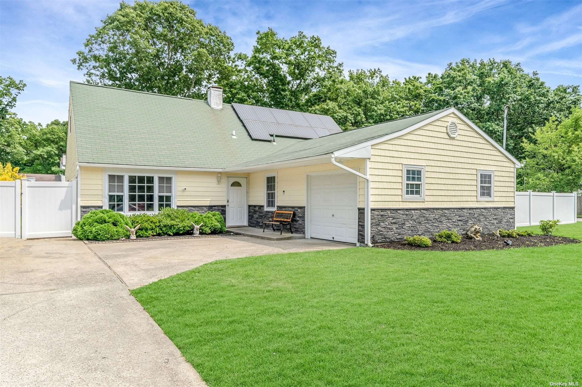 Charm City Dr, Port Jefferson Station, NY 11776