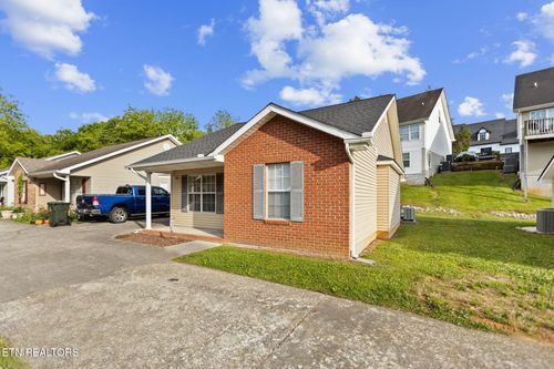 918 Middlebrook Ct, Sevierville, TN, 37862-5039 | Card Image