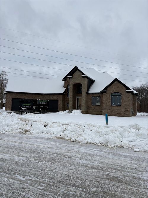 10505 Excalibur Dr, Shelby Twp, MI, 48315-6693 | Card Image