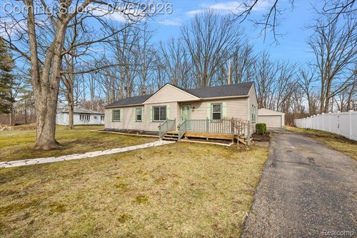 2653 Simpson Dr, Rochester Hills, MI, 48309-3843 | Card Image