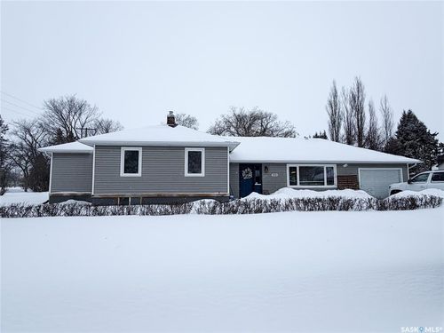 420 1st St W, Meadow Lake, SK, S9X1E5 | Card Image
