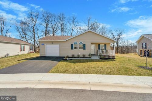 20 Daphne Ct, DOUGLASSVILLE, PA, 19518-4400 | Card Image