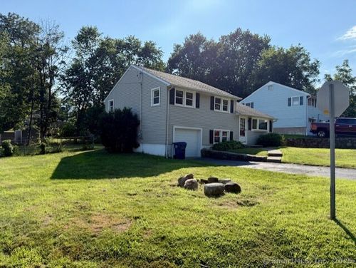 30 Batt Ln, West Haven, CT, 06516-6919 | Card Image