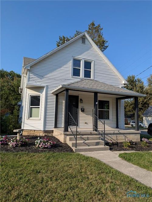 527 E Elm St, Wauseon, OH, 43567-1420 | Card Image